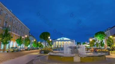 晚上维尔纽斯小镇大厅广场喷泉延时摄影